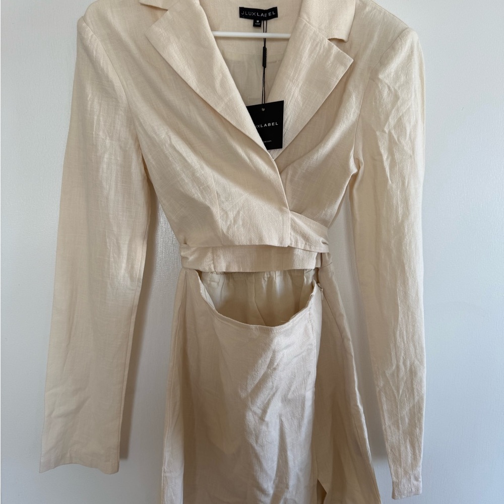 JLUXLABEL Cream Blazer with Unique Cutout